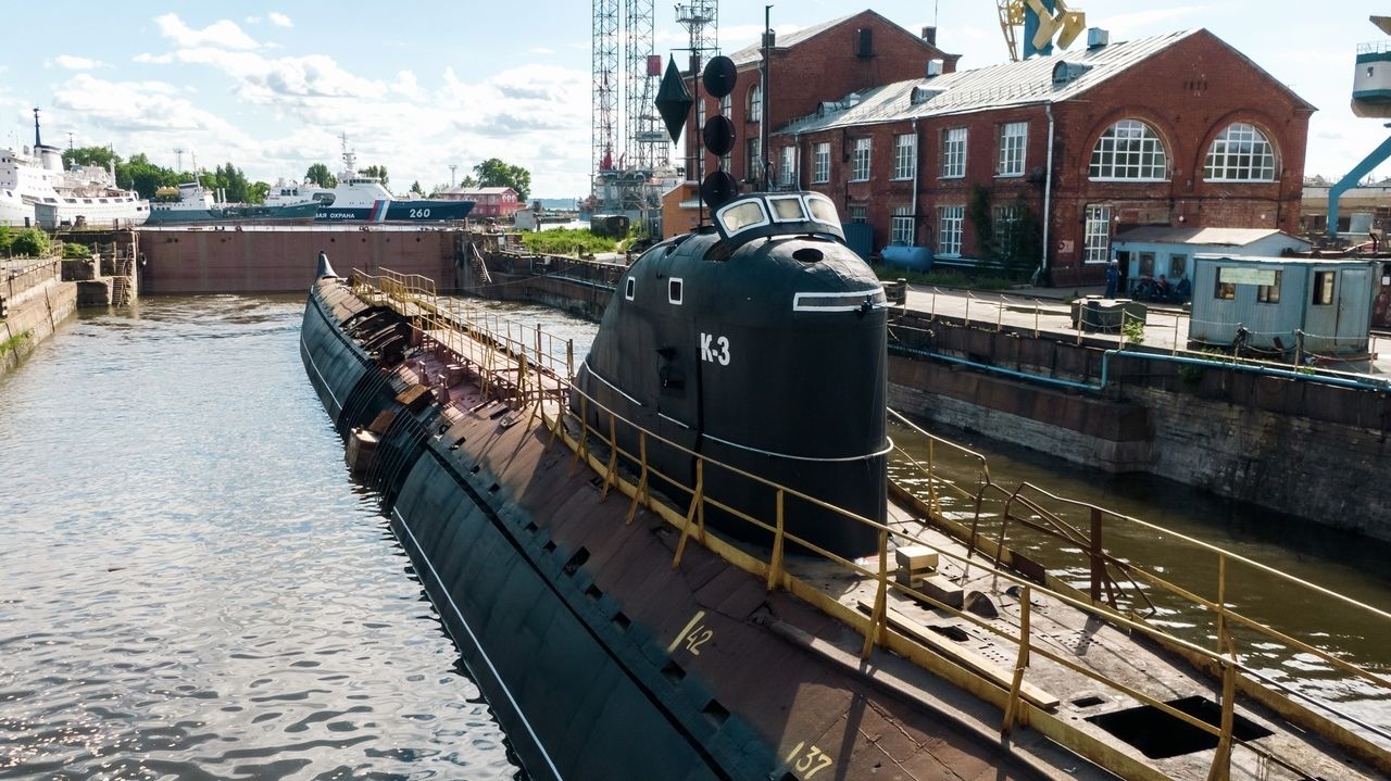 Кронштадт санкт петербург подводная лодка музей. Музей подводная лодка в Кронштадте. Подводная лодка в Кронштадте 2022. Морской музей в Кронштадте подводная лодка. Музей военно-морской славы в Кронштадте.