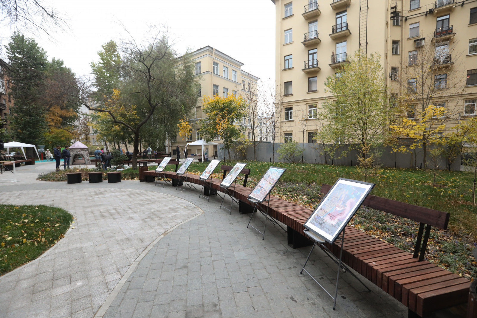 Сквер володина на васильевском. Сквер финансистов СПБ. Сквер победителей Красноярск.