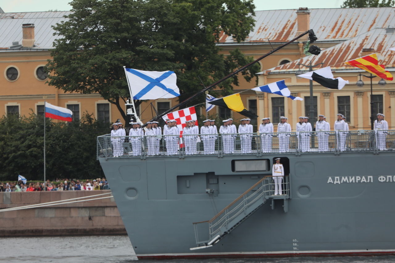 В Петербурге прошел главный парад ВМФ