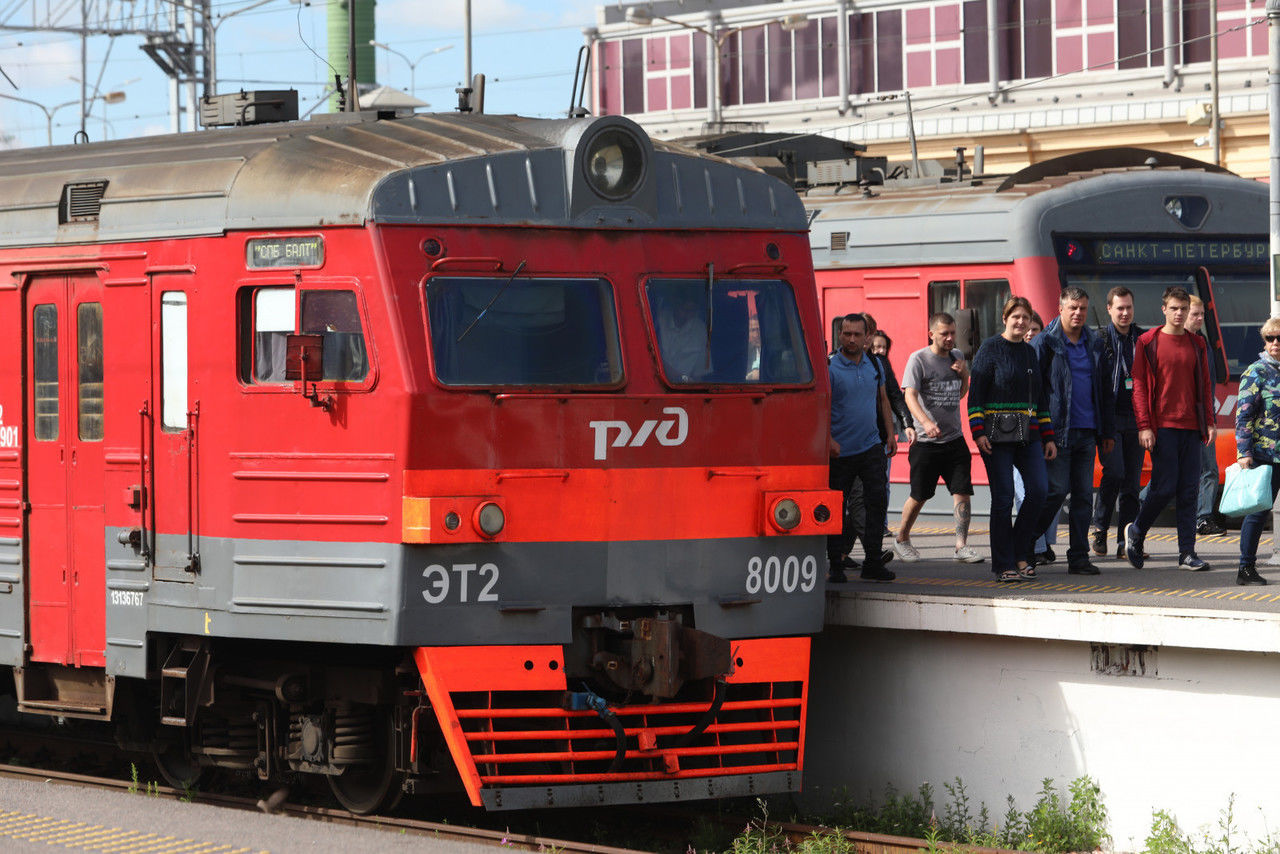 Поездам, курсирующим между Петербургом и Крымом, добавили больше вагонов