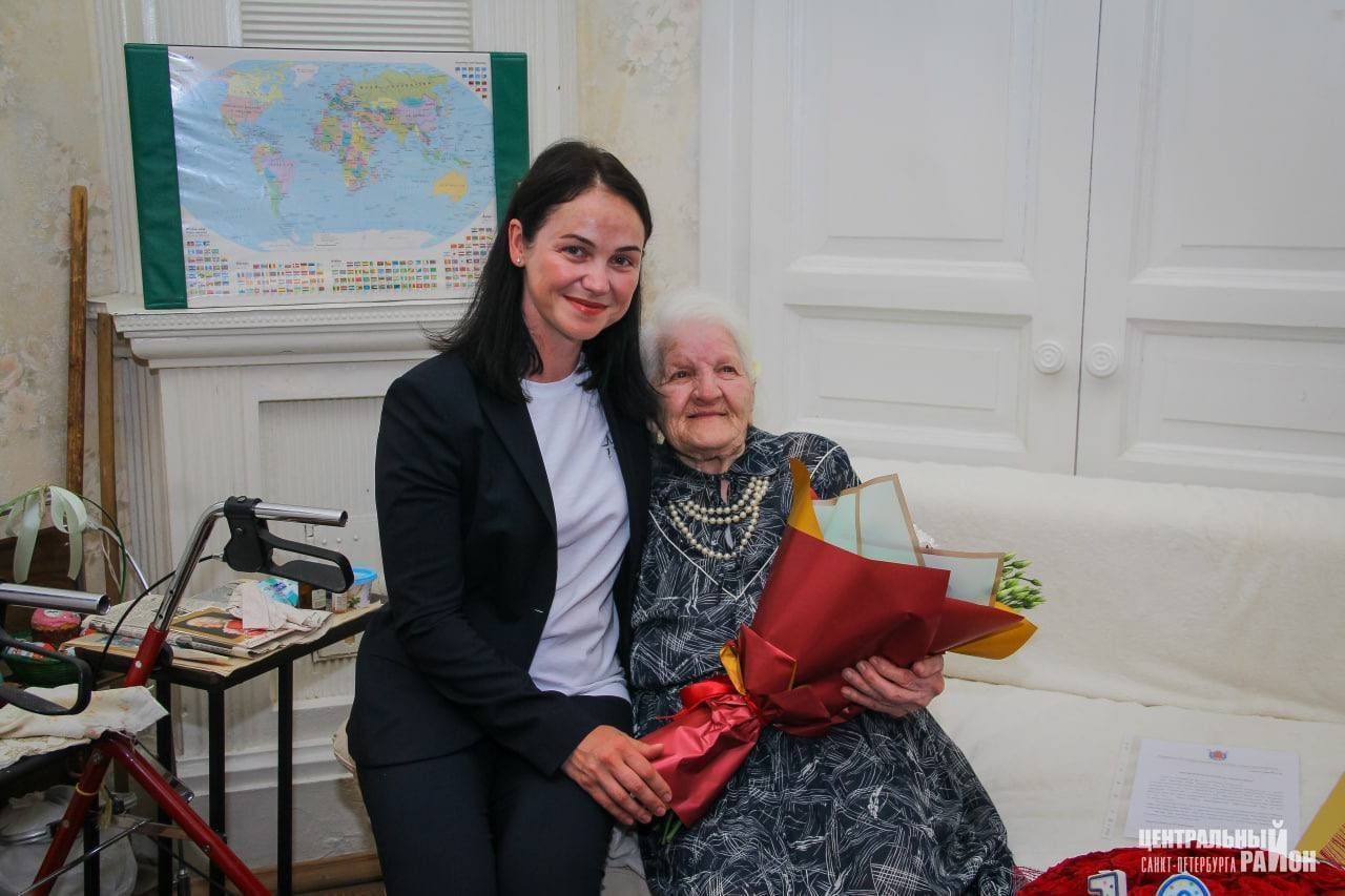Почетная жительница Центрального района Надежда Тарасова отметила столетний юбилей