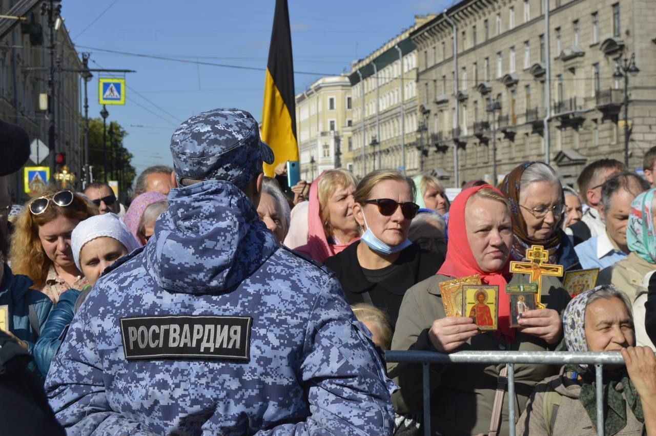 Александр Невский крестный ход