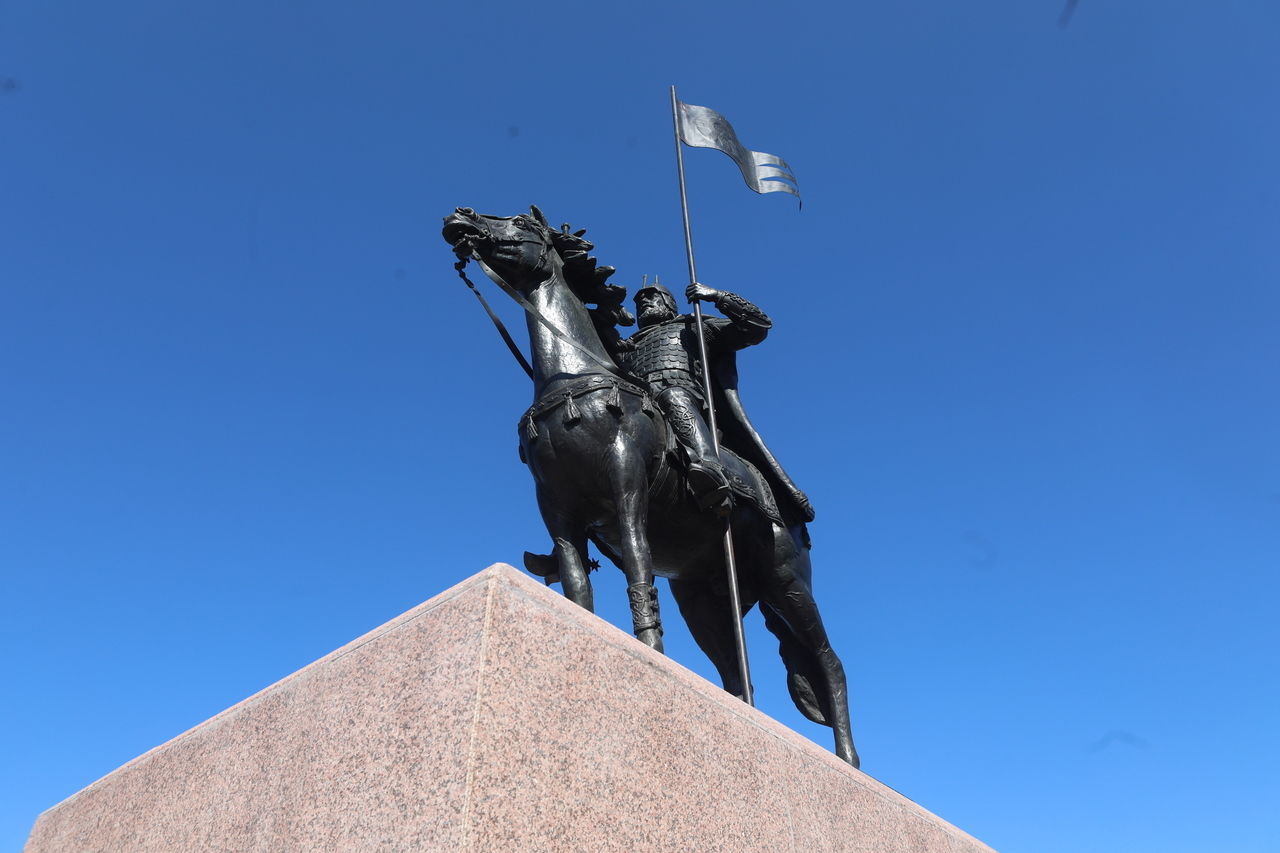 В Мариуполе открыли памятник Александру Невскому