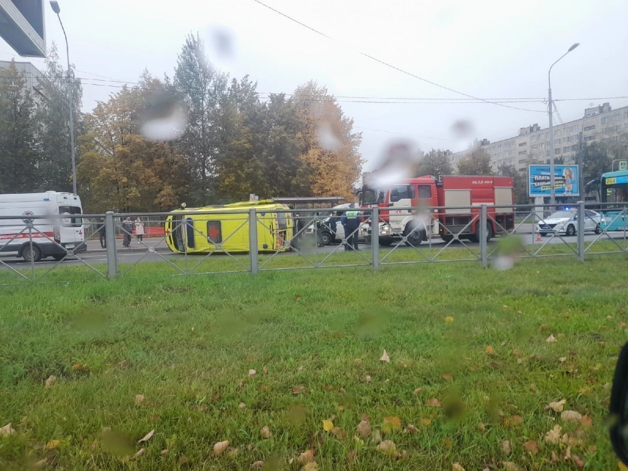 Машина скорой помощи попала в аварию в Невском районе