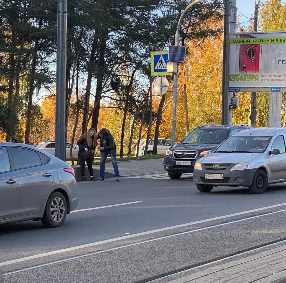 На Энгельса машина сбила девушку