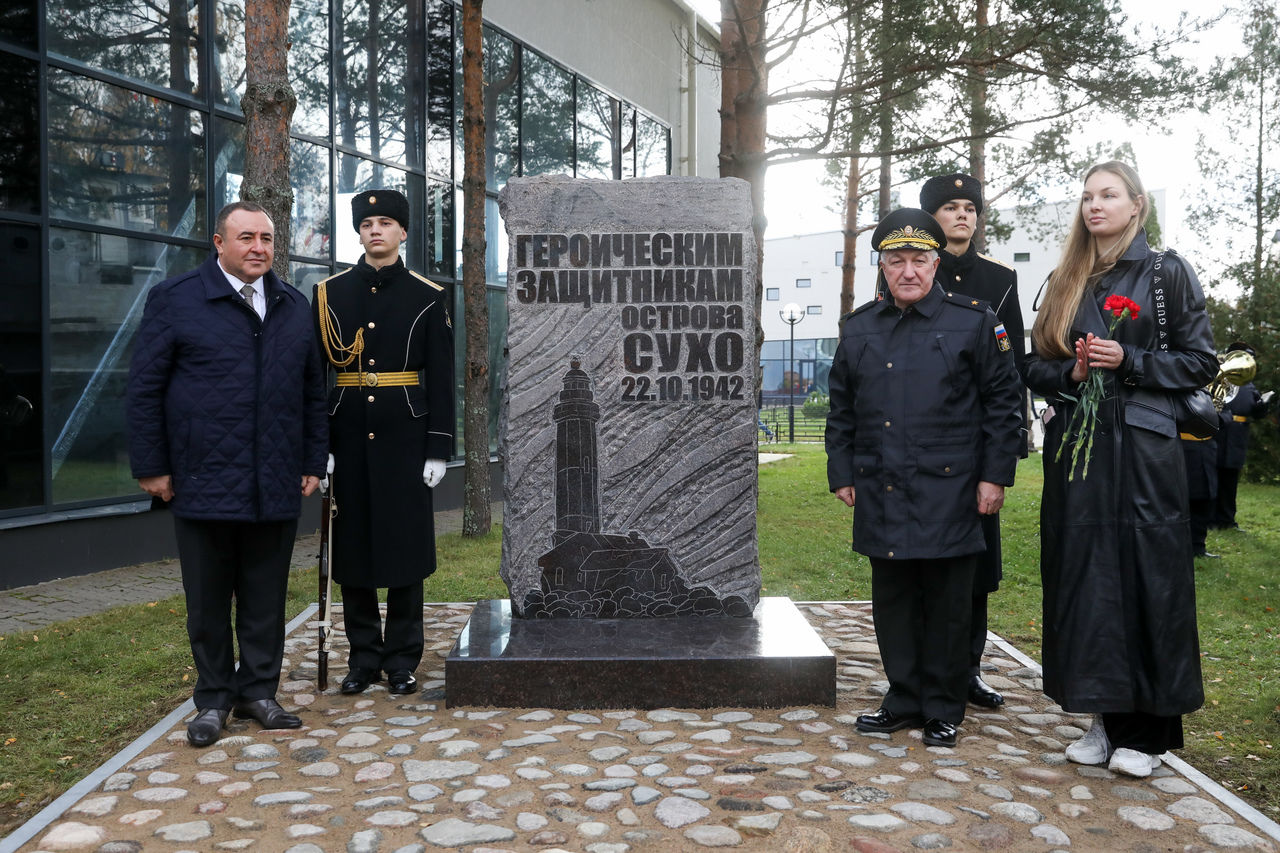 Ладожскую открыли. Остров сухо. Остров сухо на Ладоге. Филиал ЦВММ дорога жизни. Центральный военно-морской музей дорога жизни.