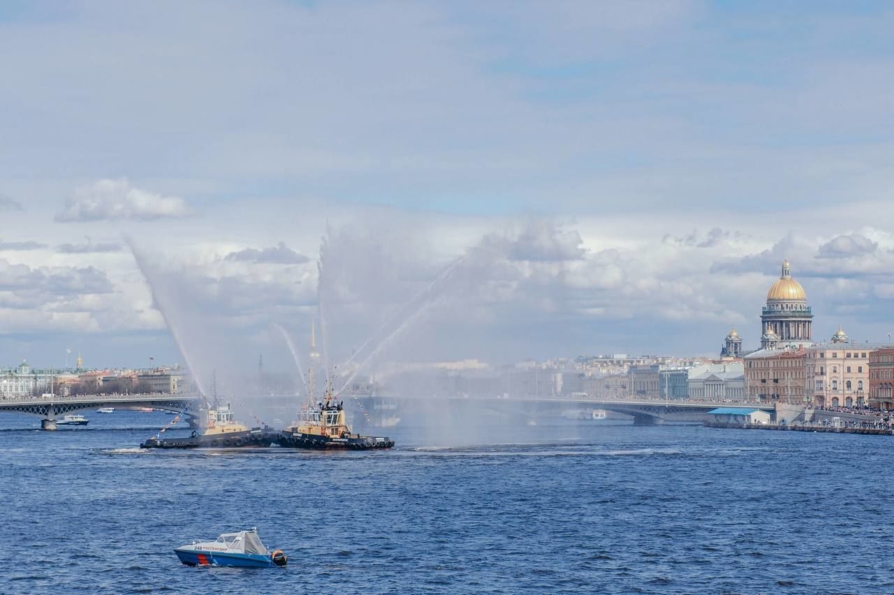 Санкт петербург открыта. Петербург летом. Санкт-Петербург Нева. Санкт-Петербург днем. Туристический Санкт-Петербург.