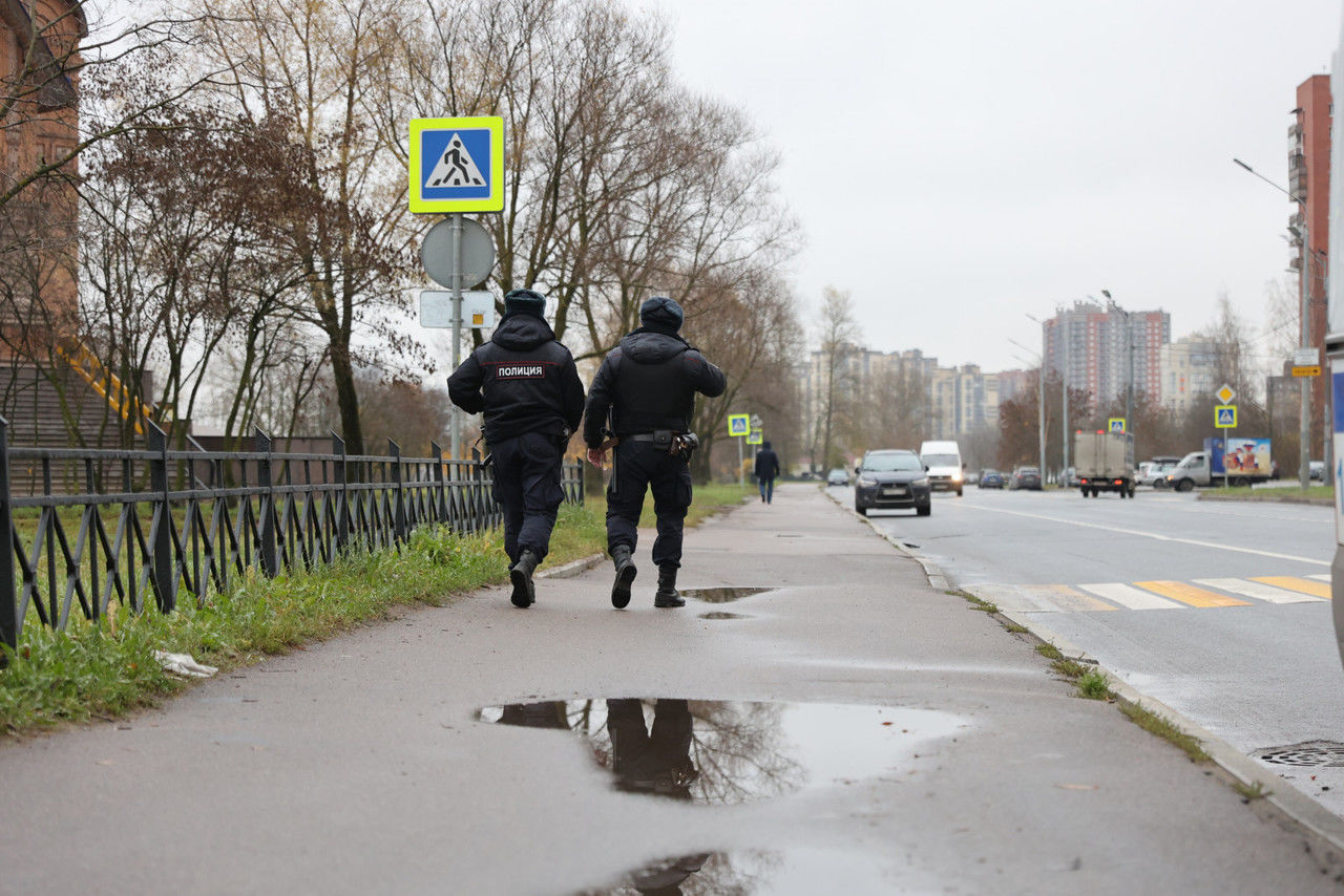 В Московском районе за водителем ВАЗа пришлось устроить погоню с оружием