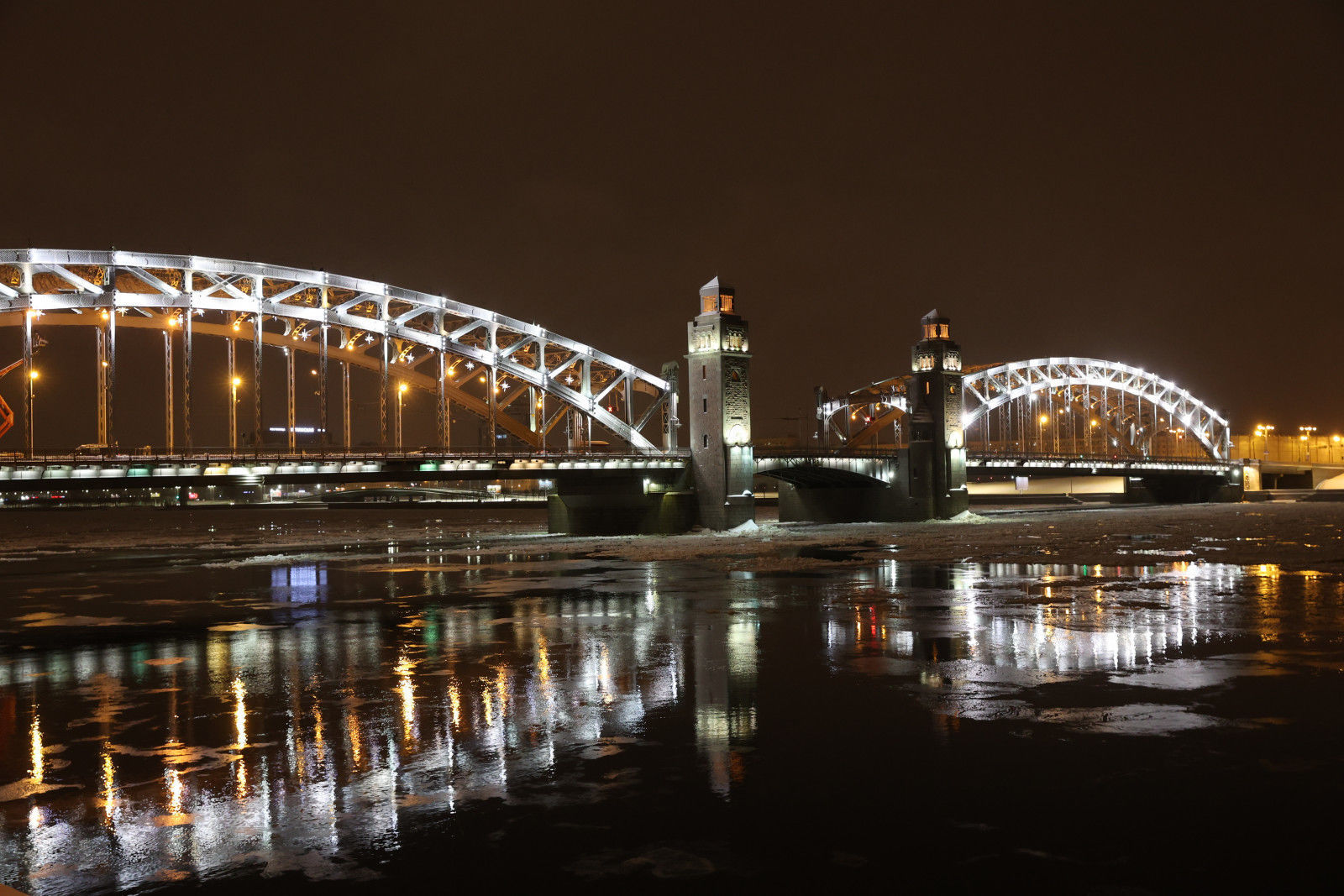 как разводится большеохтинский мост