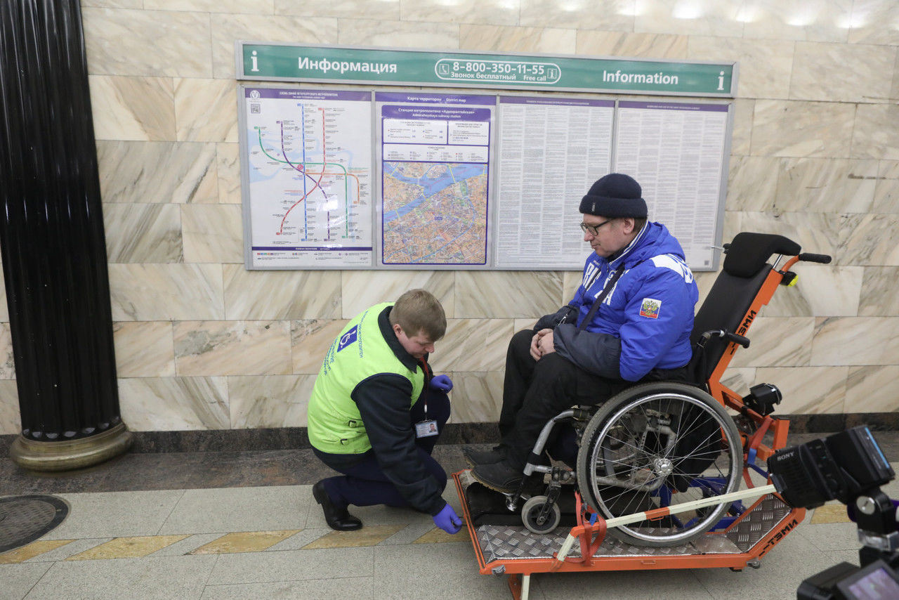 Автомобилистам-инвалидам напомнили о правилах парковки в Петербурге