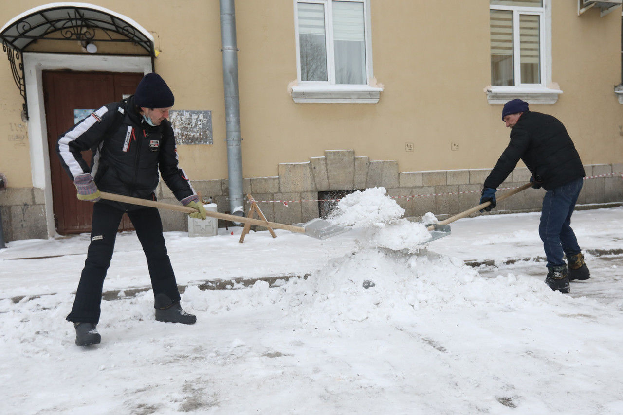 Контроль за уборкой снега во дворах Петербурга усилят при помощи нового проекта