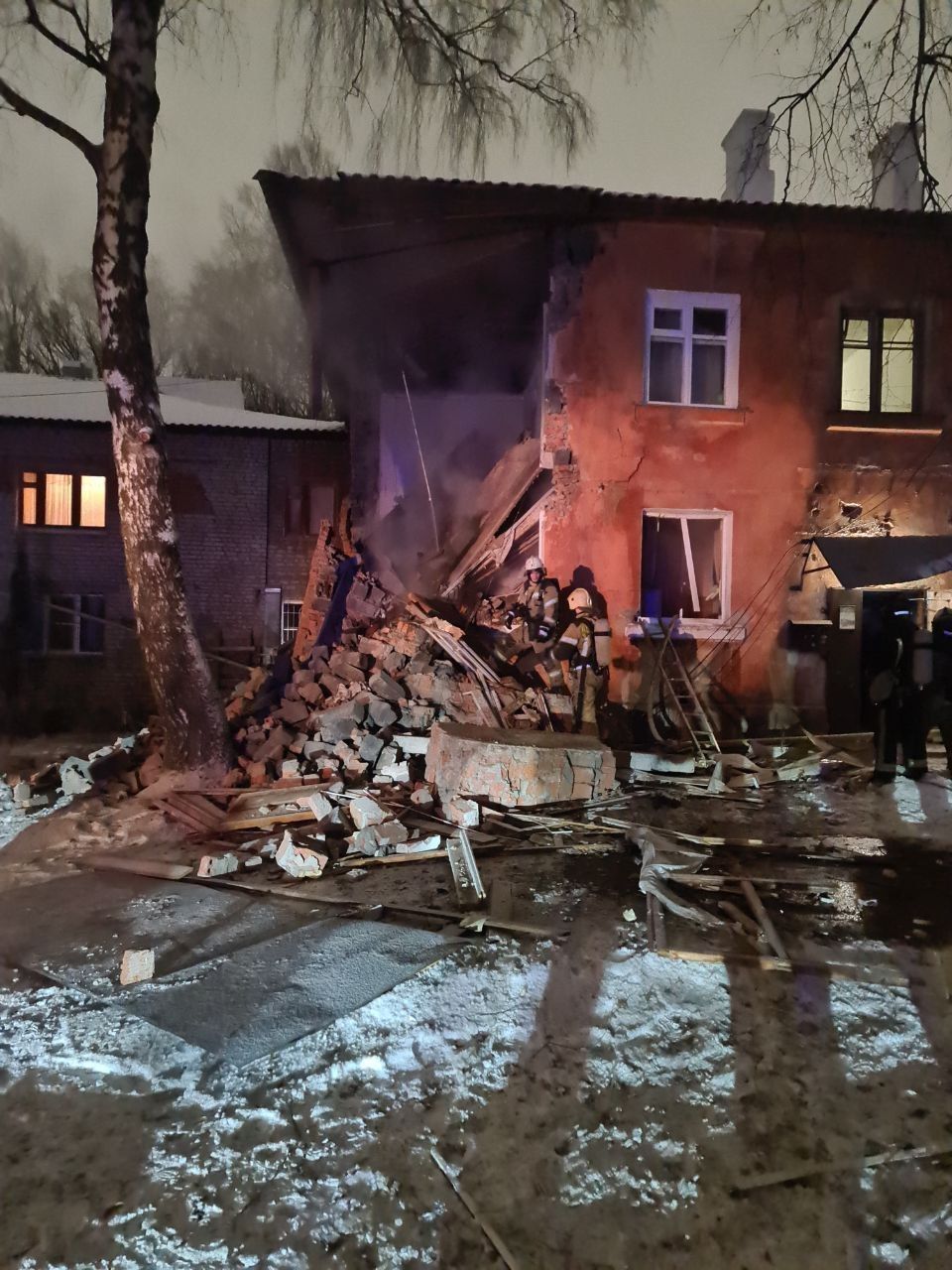 В двухэтажном доме в Рязани произошел взрыв, здание рухнуло