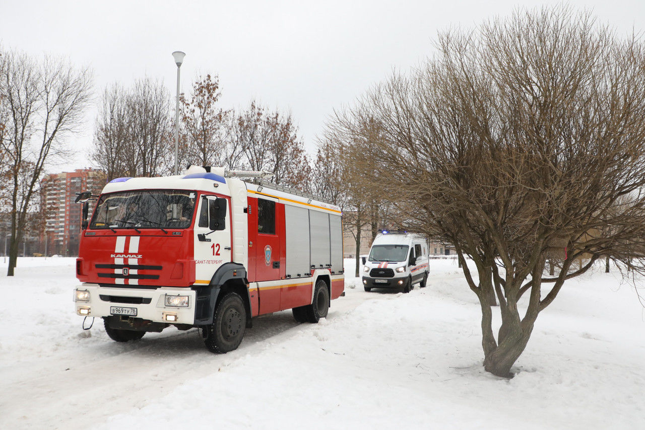 Пламя охватило почти 90 «квадратов» частного дома в Кикерино