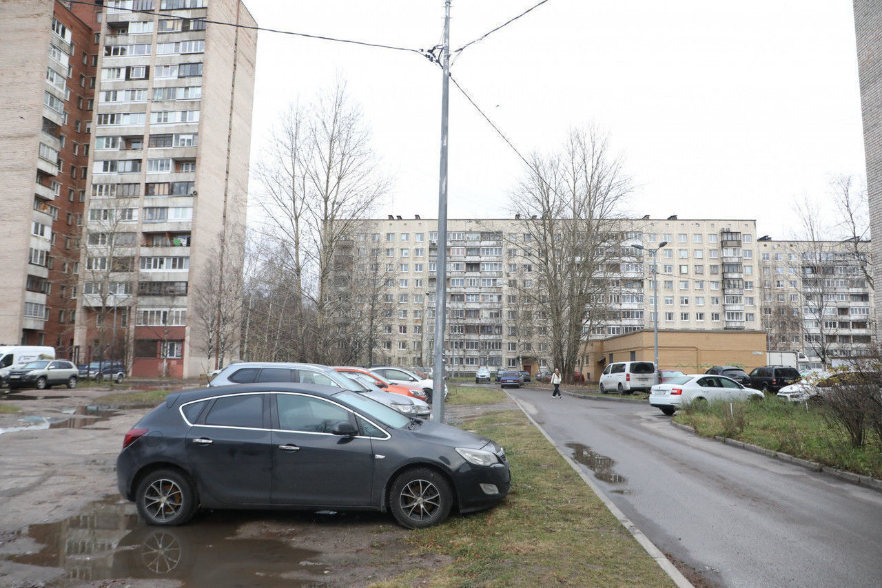 Когда выбрасываете мусор из окна машины, старайтесь не попасть на  видеокамеру: эксперт о новых штрафах