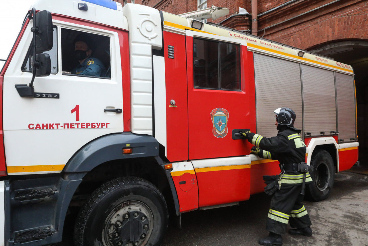 В пятикомнатной квартире в Петроградском районе произошел пожар