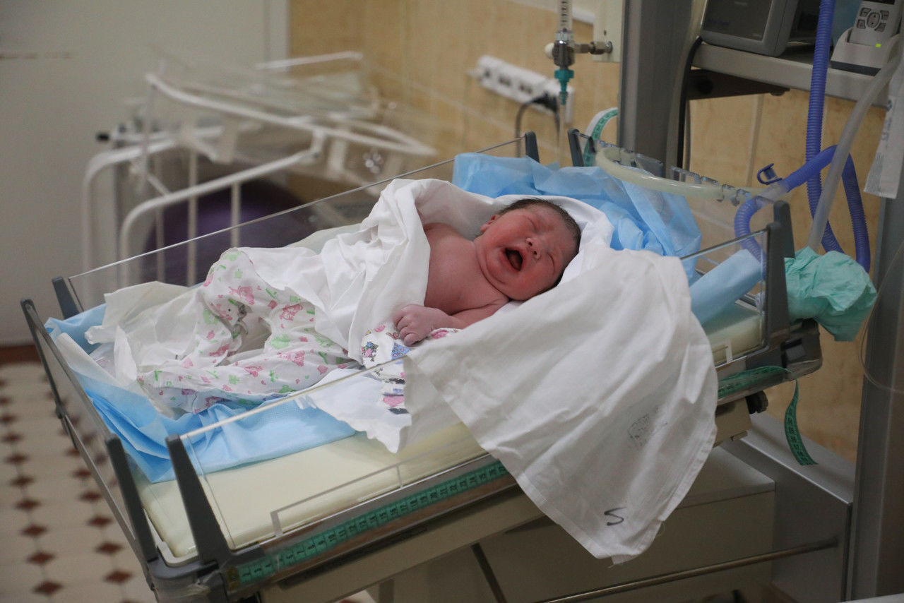 В 2022 году жительницы Ленобласти чаще всего впервые становились мамами в 26 лет