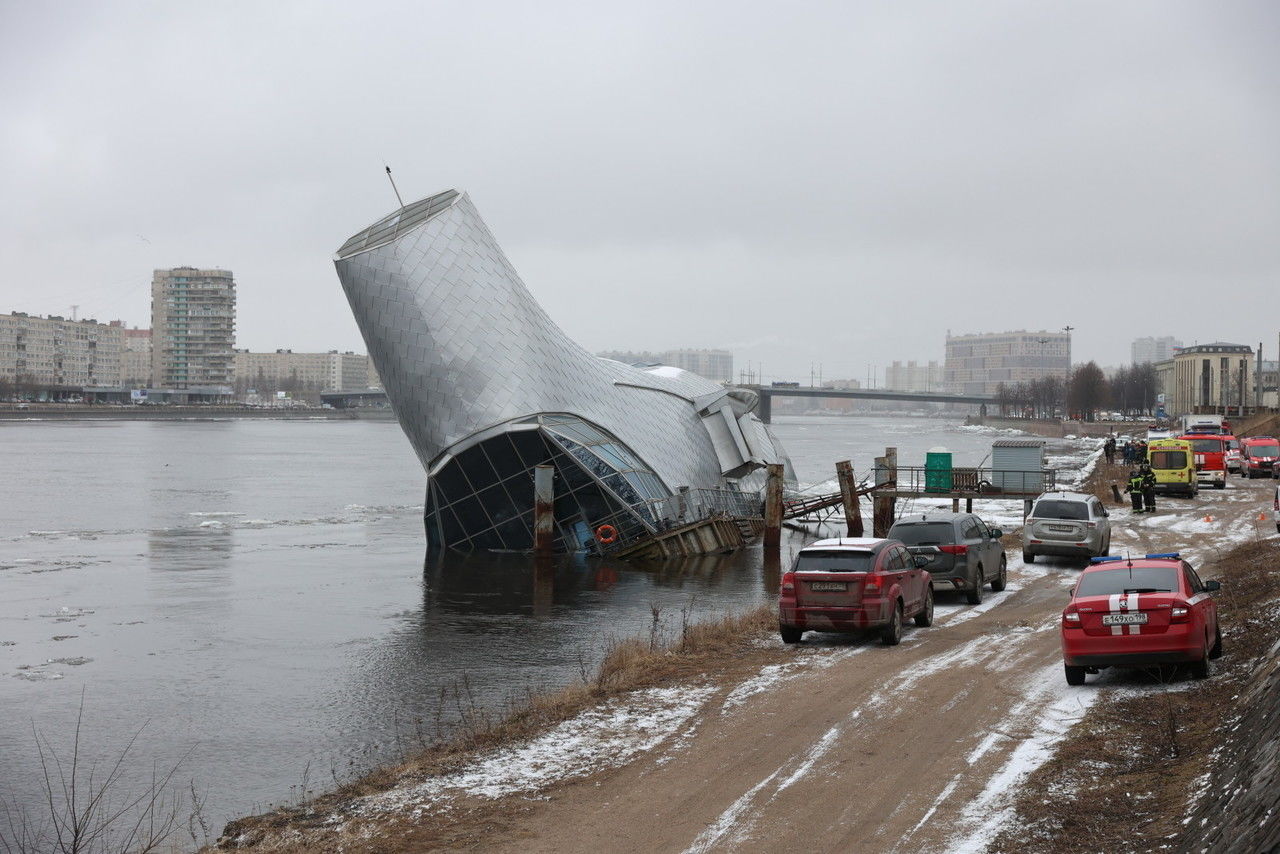 мост под водой в питере