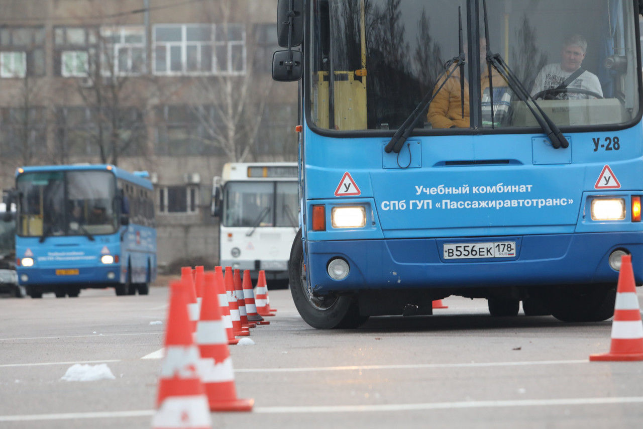 В НИУ ВШЭ объяснили дефицит водителей общественного транспорта в Петербурге