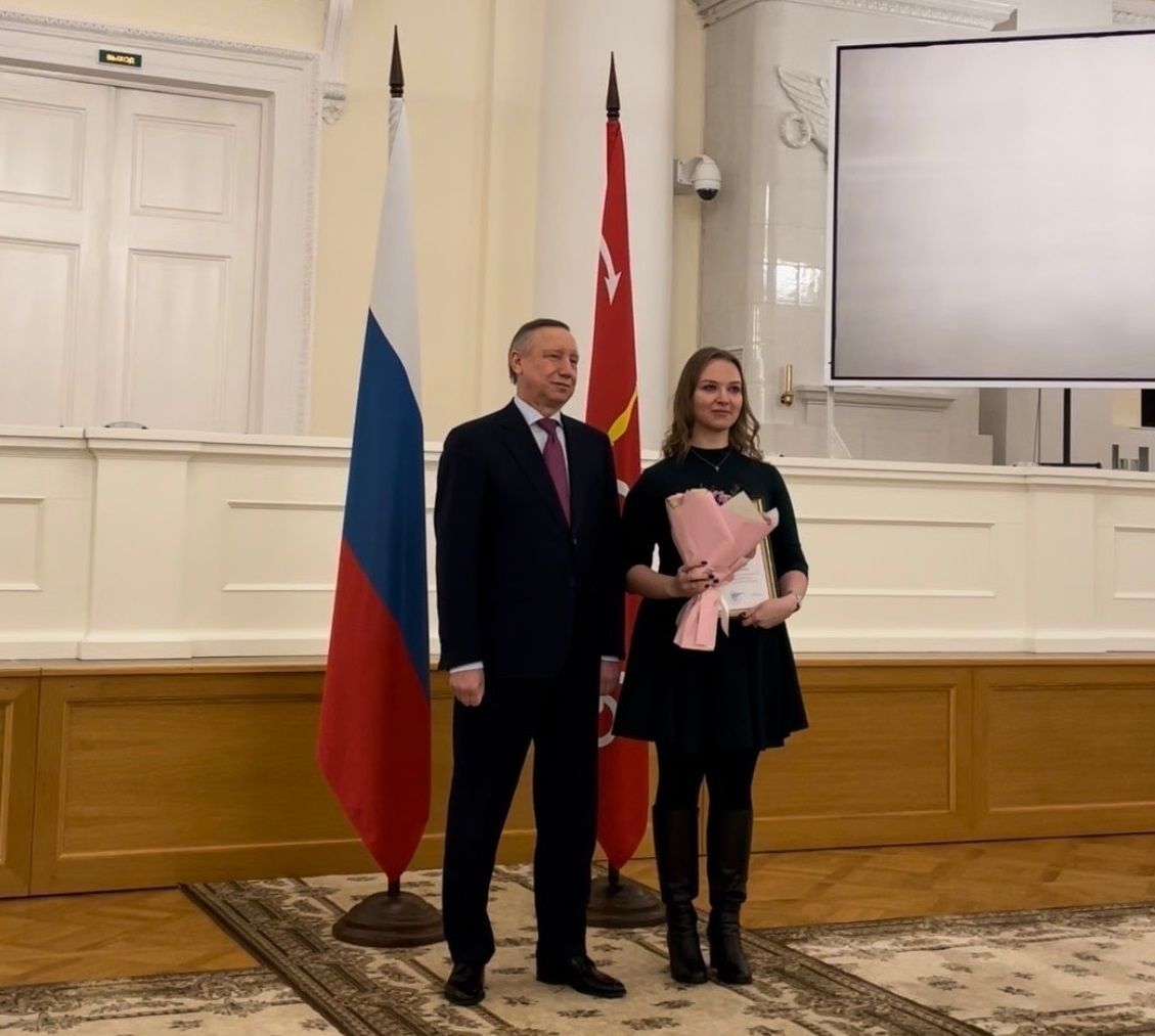 Представитель Дома молодежи Петербурга Дарья Никитина трогательно  поздравила Александра Беглова с днем рождения