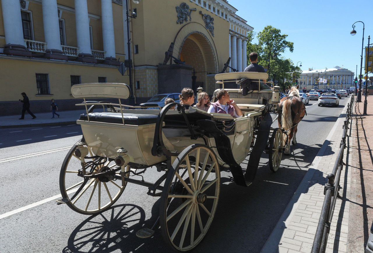 Вернутся ли на Дворцовую площадь в Петербурге лошади и кареты