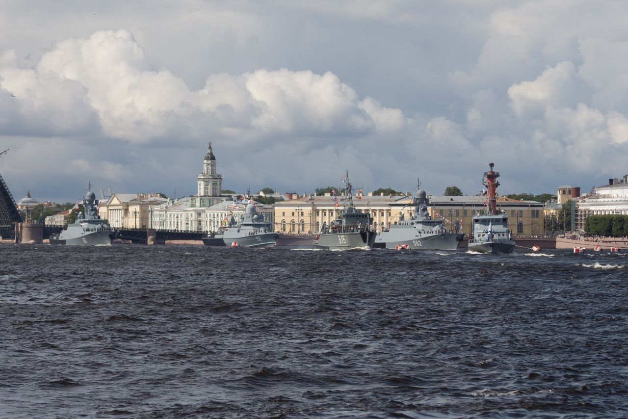 Фото с парада в питере