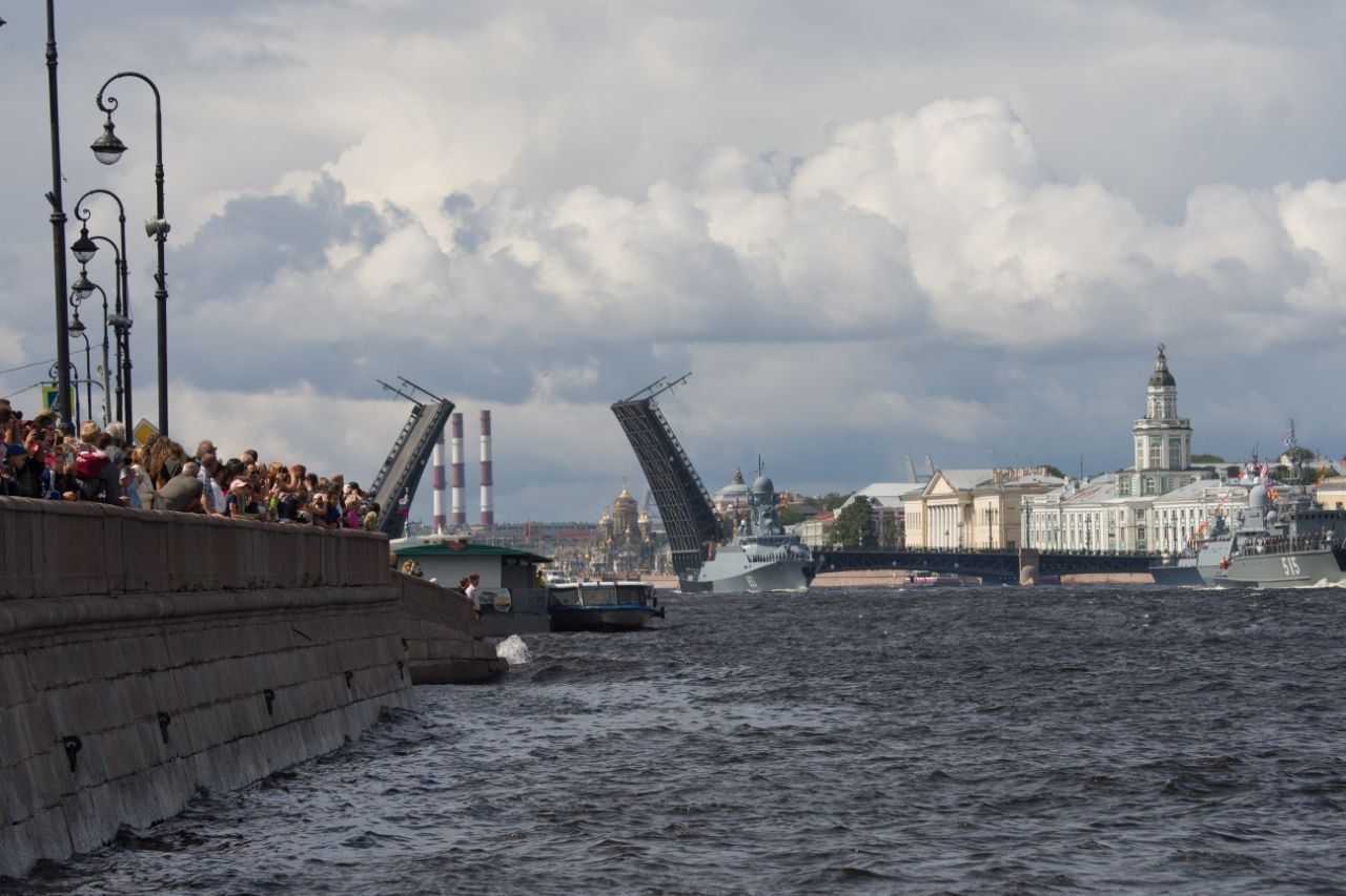 Фото с парада в питере