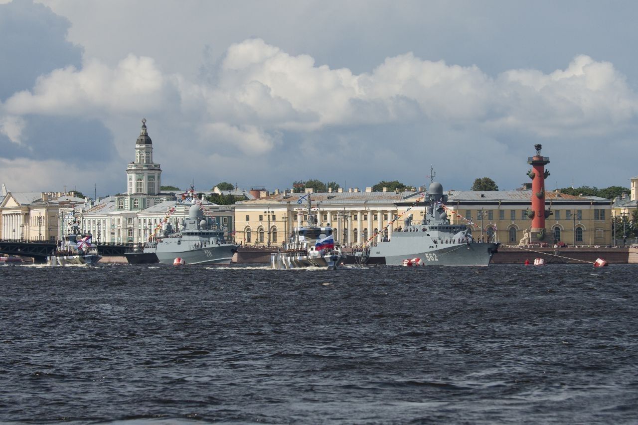 Фото с парада в питере