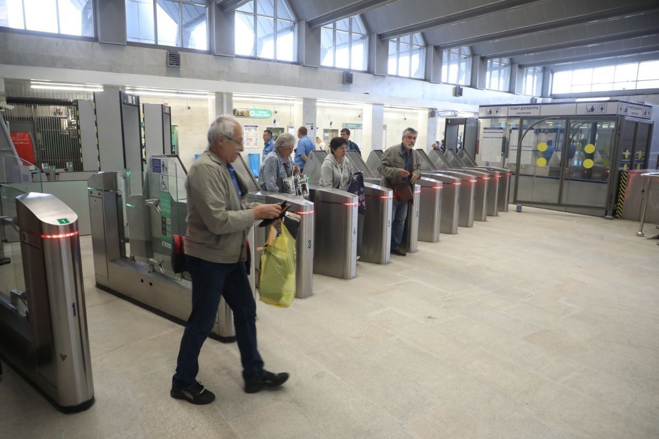 Чернышевскую открыли или нет. Станция метро Пионерская открытие фото.