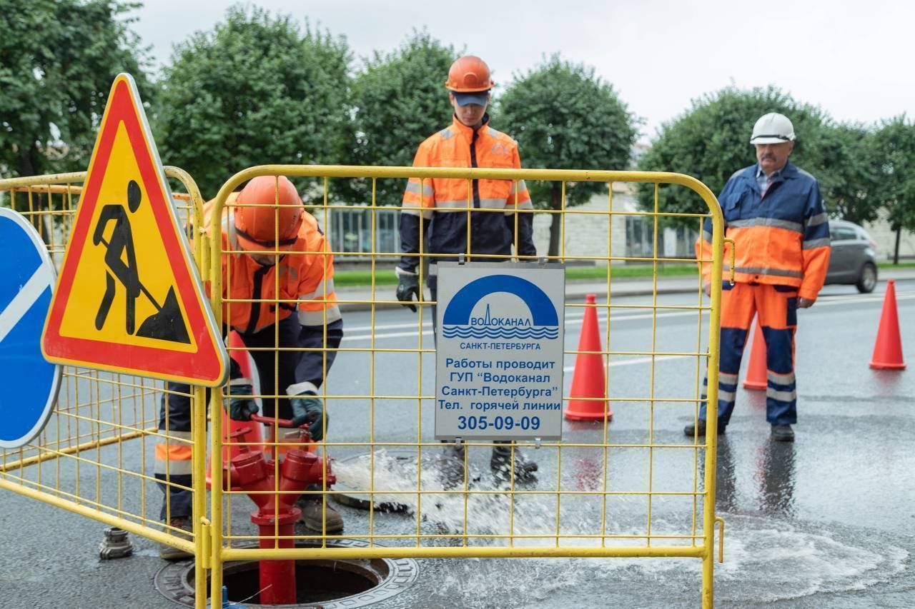 Водоканал» до 1 сентября проверит 2500 гидрантов в Петербурге