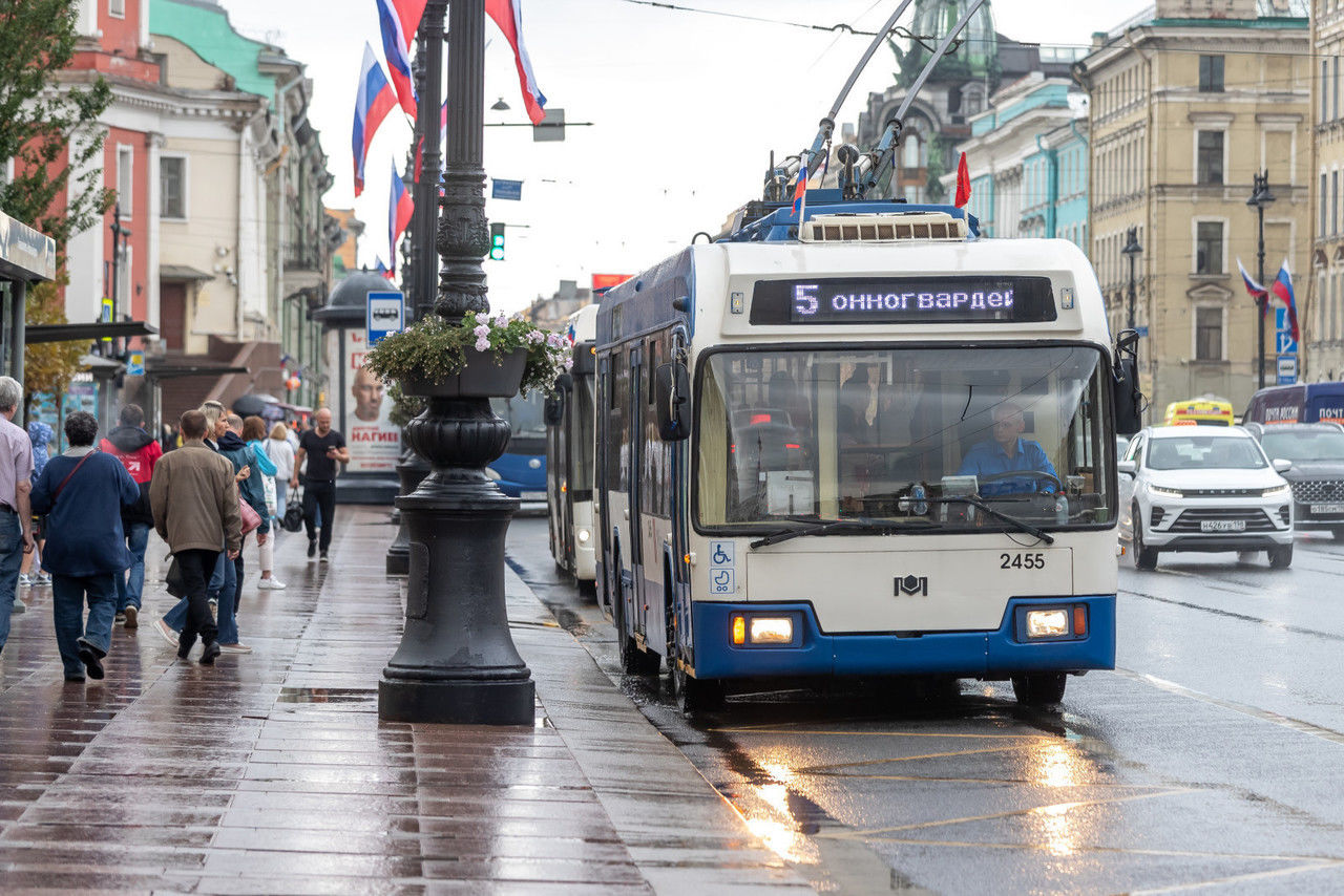 Аварийные работы изменили движение троллейбусов в центре Петербурга