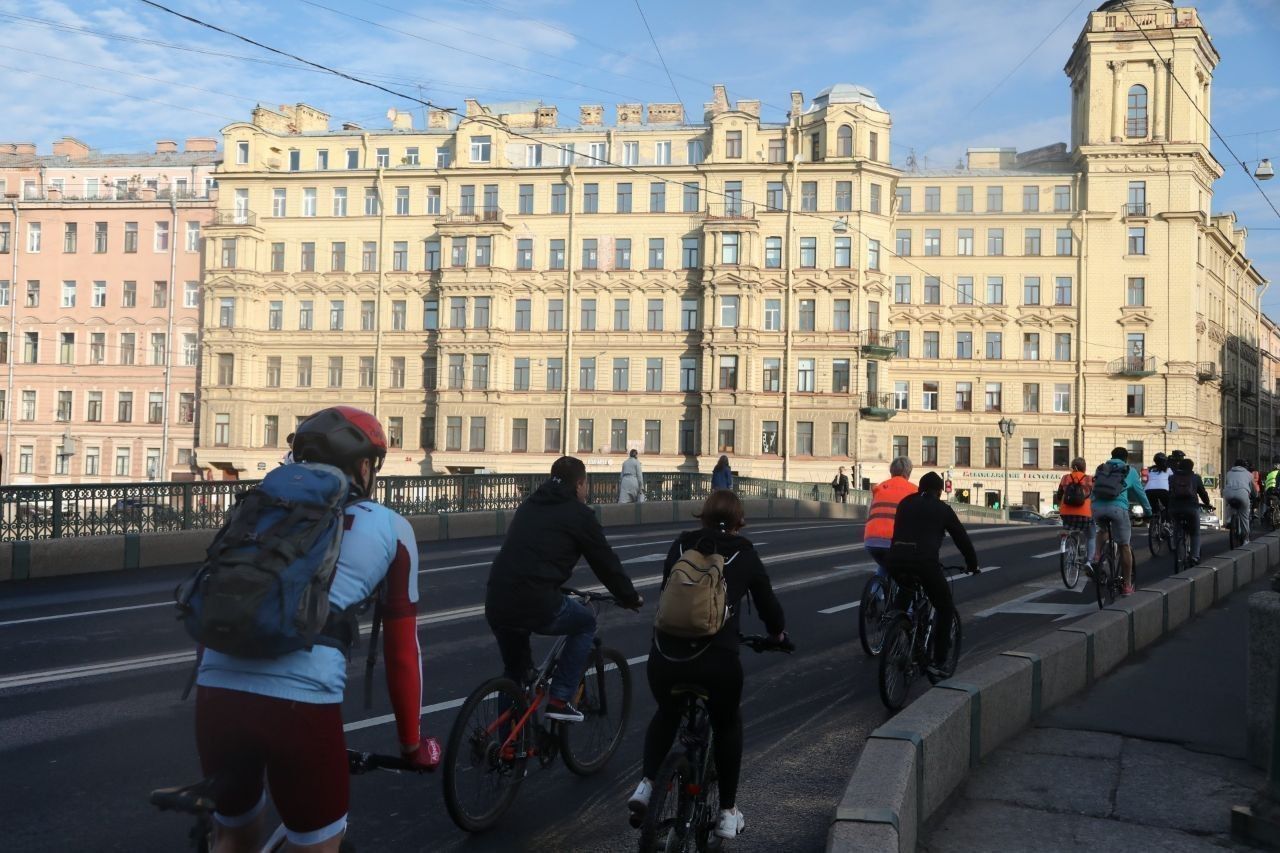 Видео: в Петербурге прошла акция «На работу на велосипеде»