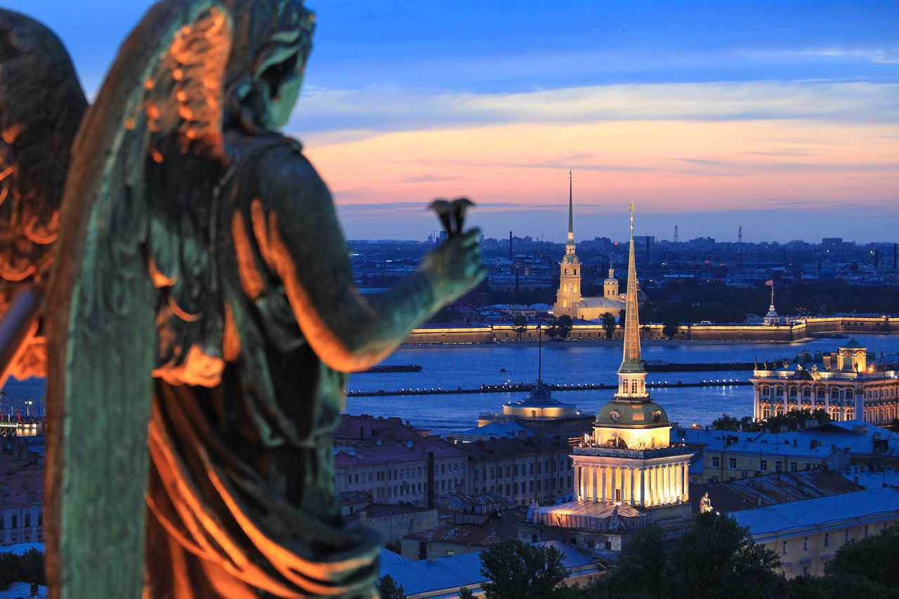 Петербург оказался среди самых популярных городов для отдыха в октябре