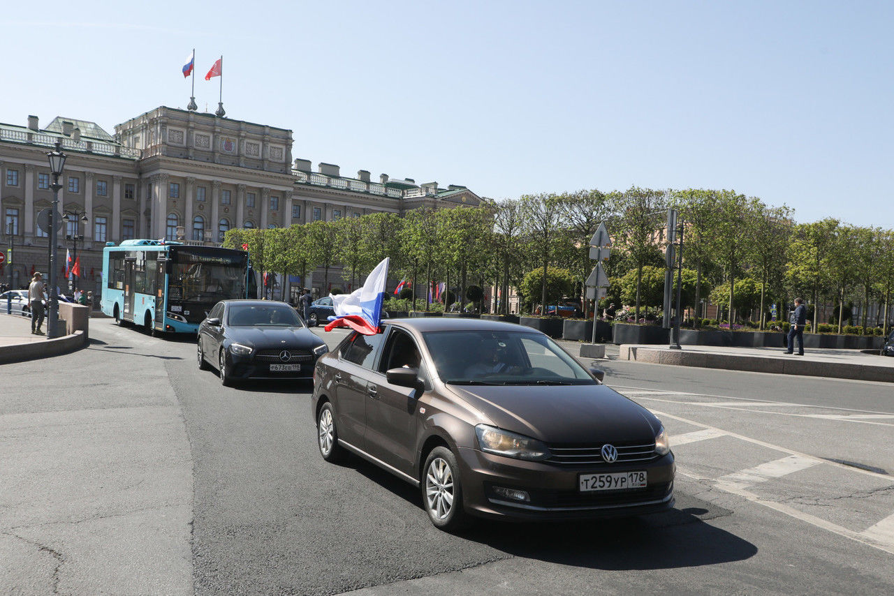 Испания не стала запрещать въезд автомобилей из России