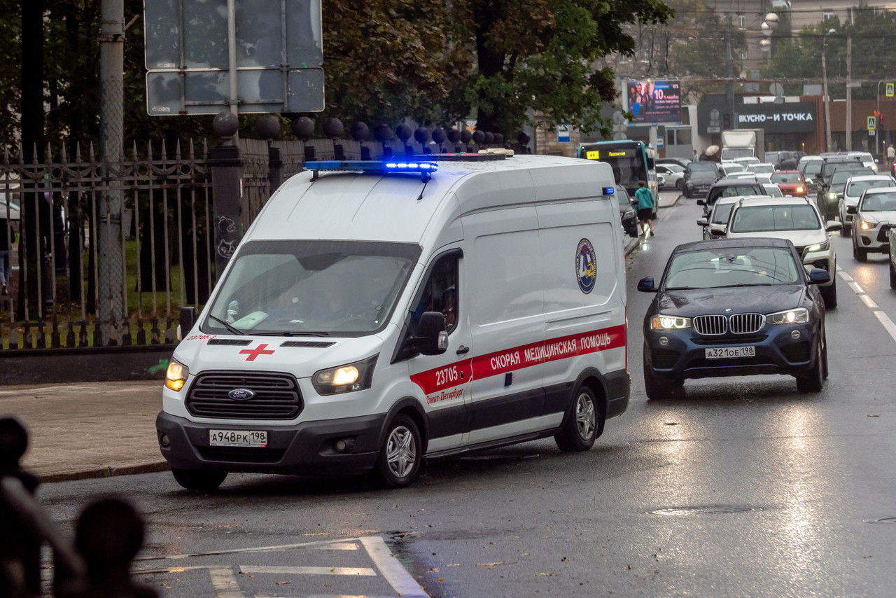 В Петербурге девушка случайно упала с Троицкого моста