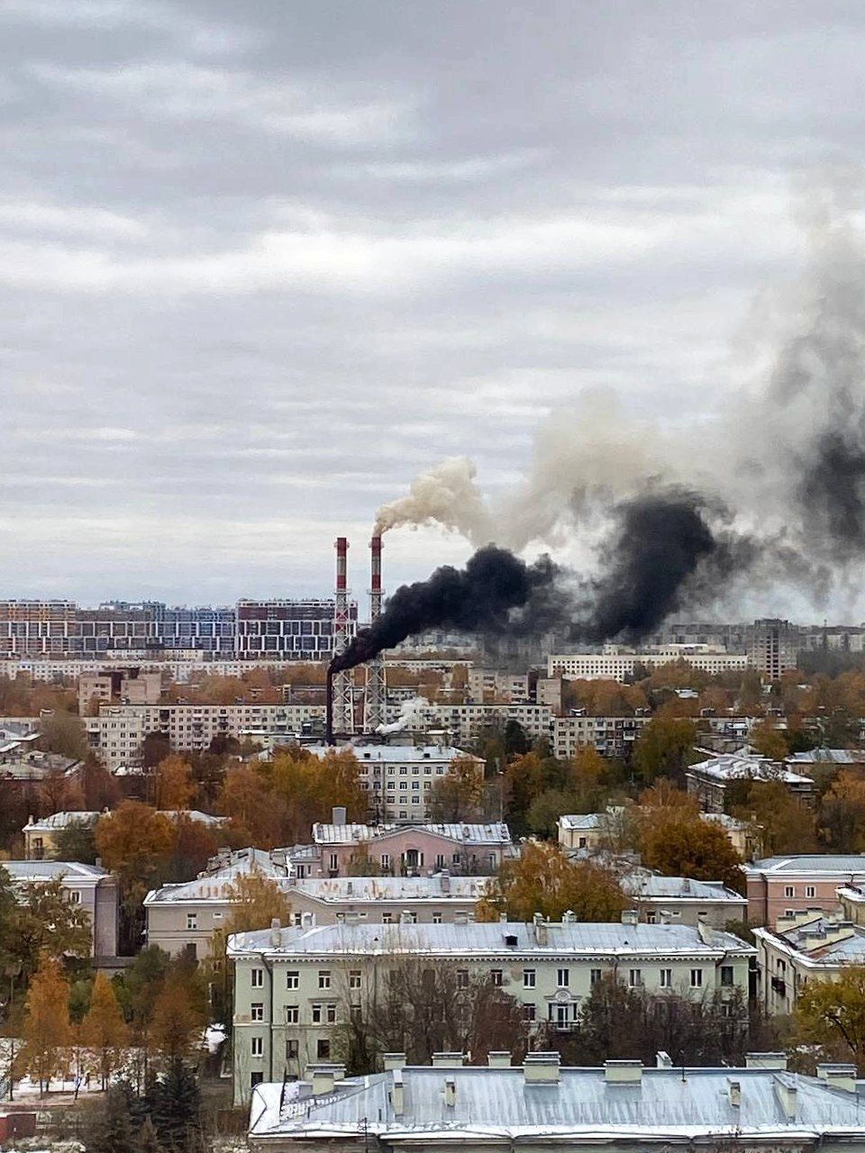 Черный дым из котельной на проспекте Металлистов привлек внимание жителей  соседних домов