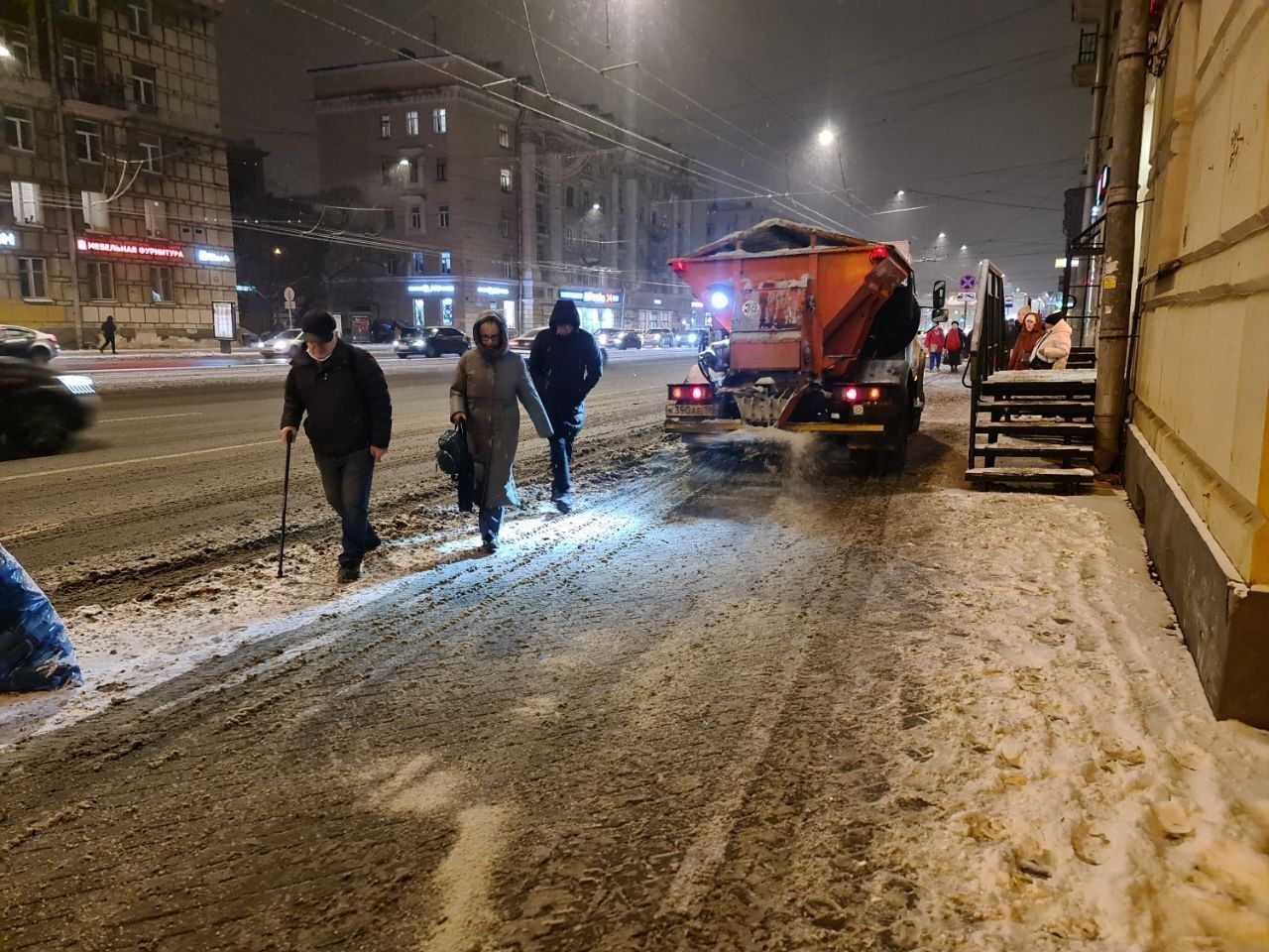 Главное за день в Петербурге 23 ноября: борьба со снегопадом, послабления  Финляндии и новый тренер «Динамо»