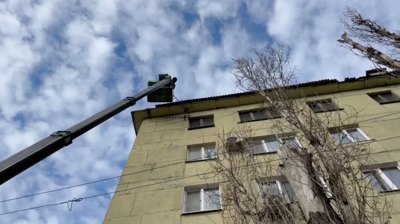 Видео: Ленобласть помогает Енакиево восстановить дома после урагана