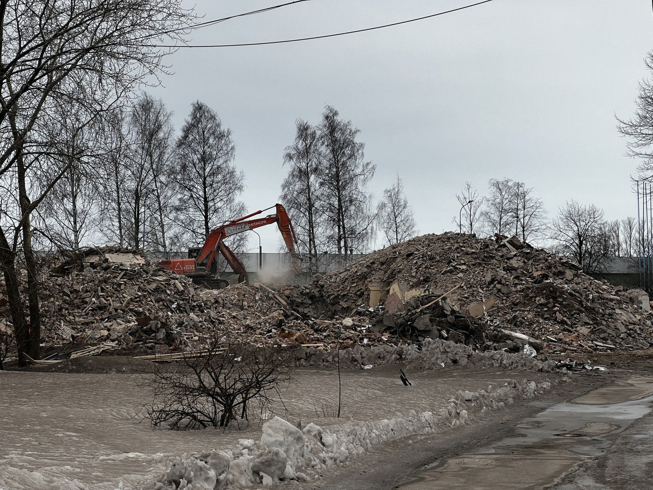 После проверки прокуратуры в Сосновом Бору и Волхове отремонтировали  детские площадки