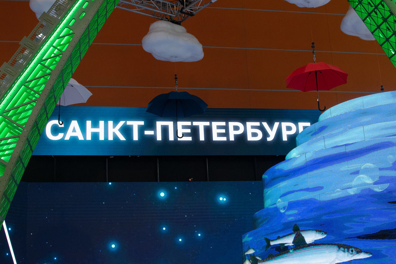 Владимир Путин совершил виртуальную прогулку по рекам и каналам  Санкт-Петербурга