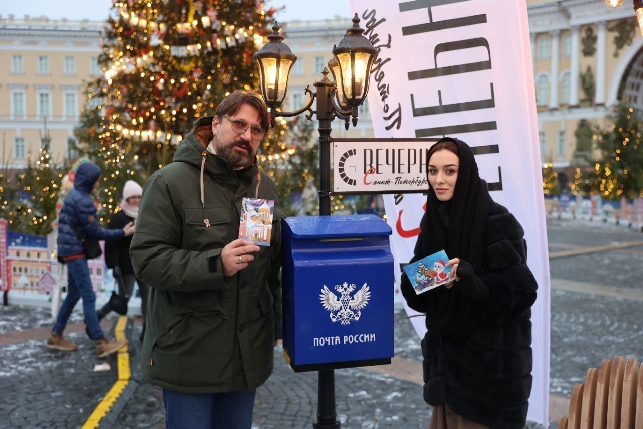 Петербуржцы снова смогут отправить открытки с Дворцовой через «Новогоднюю почту»