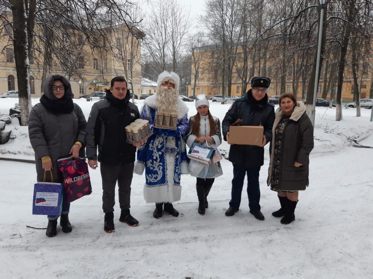 Благодарность за труд: волонтеры и представители организаций поздравили  военнослужащих СВО с праздниками