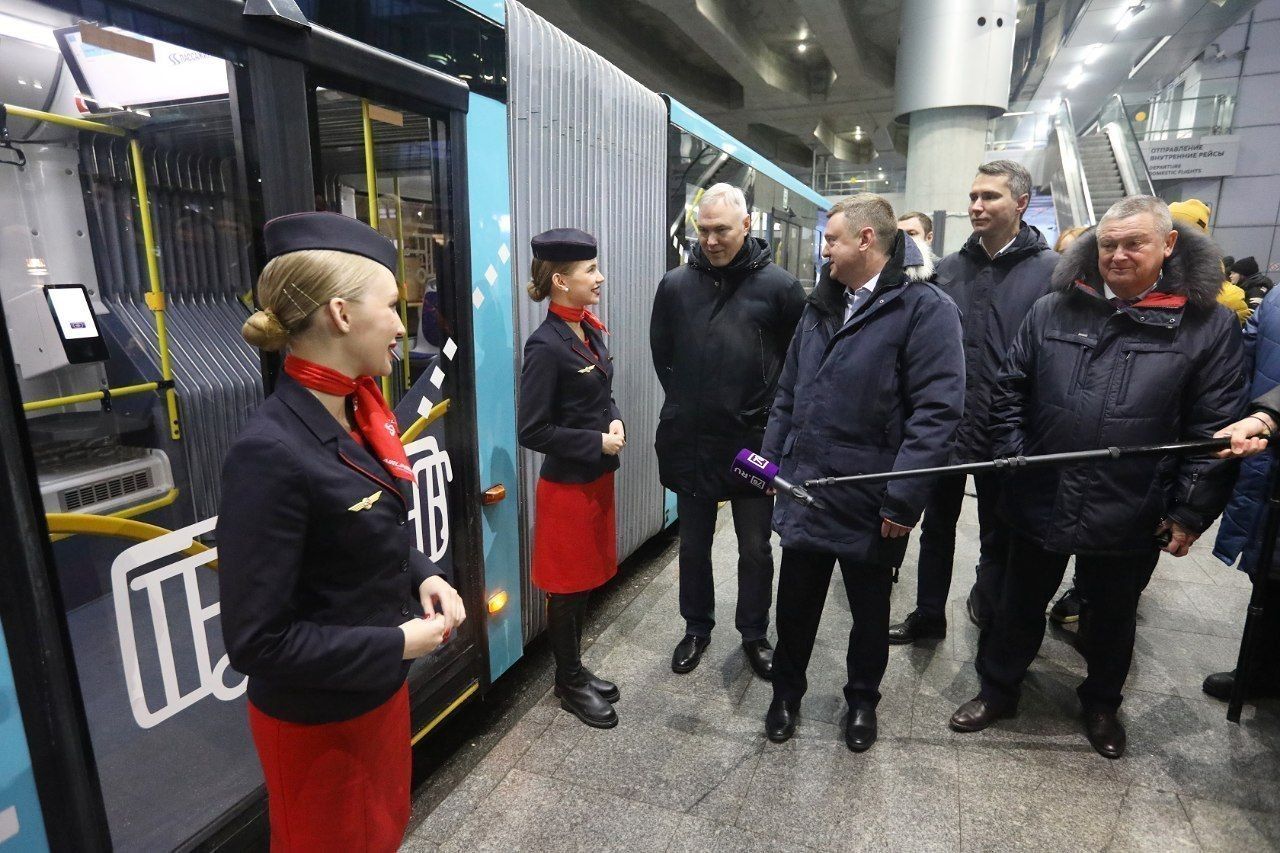 Автобус-экспресс от Пулково до метро «Проспект Ветеранов» запустили в  Петербурге: как он будет работать и за сколько доедет до аэропорта |  28.12.2023 | Санкт-Петербург - БезФормата