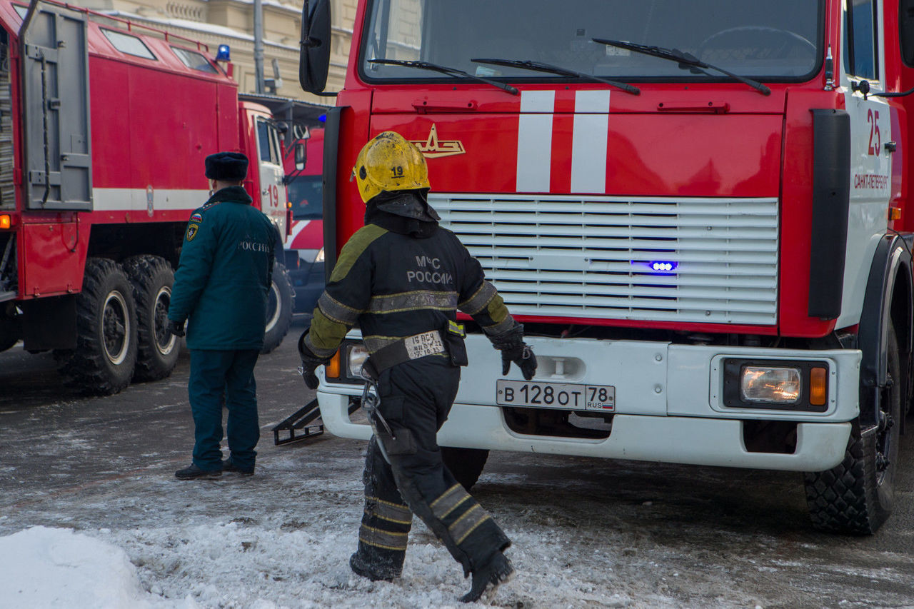 Пожар в Пушкинском районе Петербурга удалось локализовать