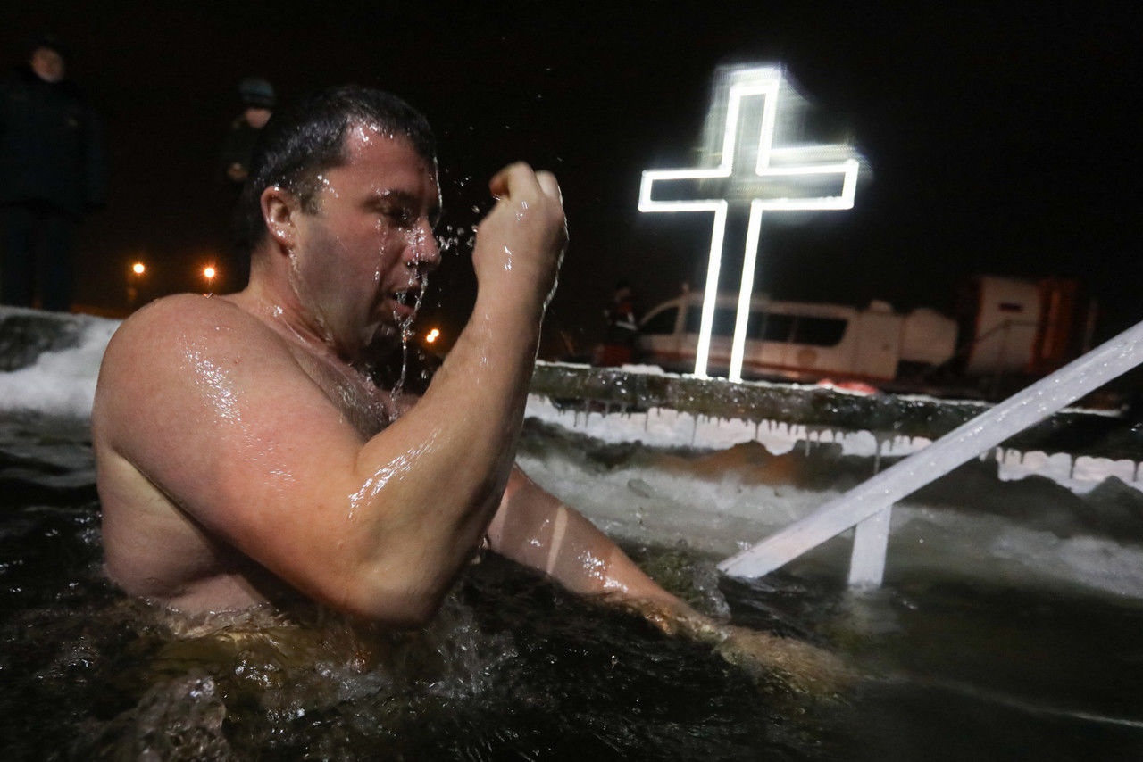 Священник рассказал, какая вода считается святой в Крещение