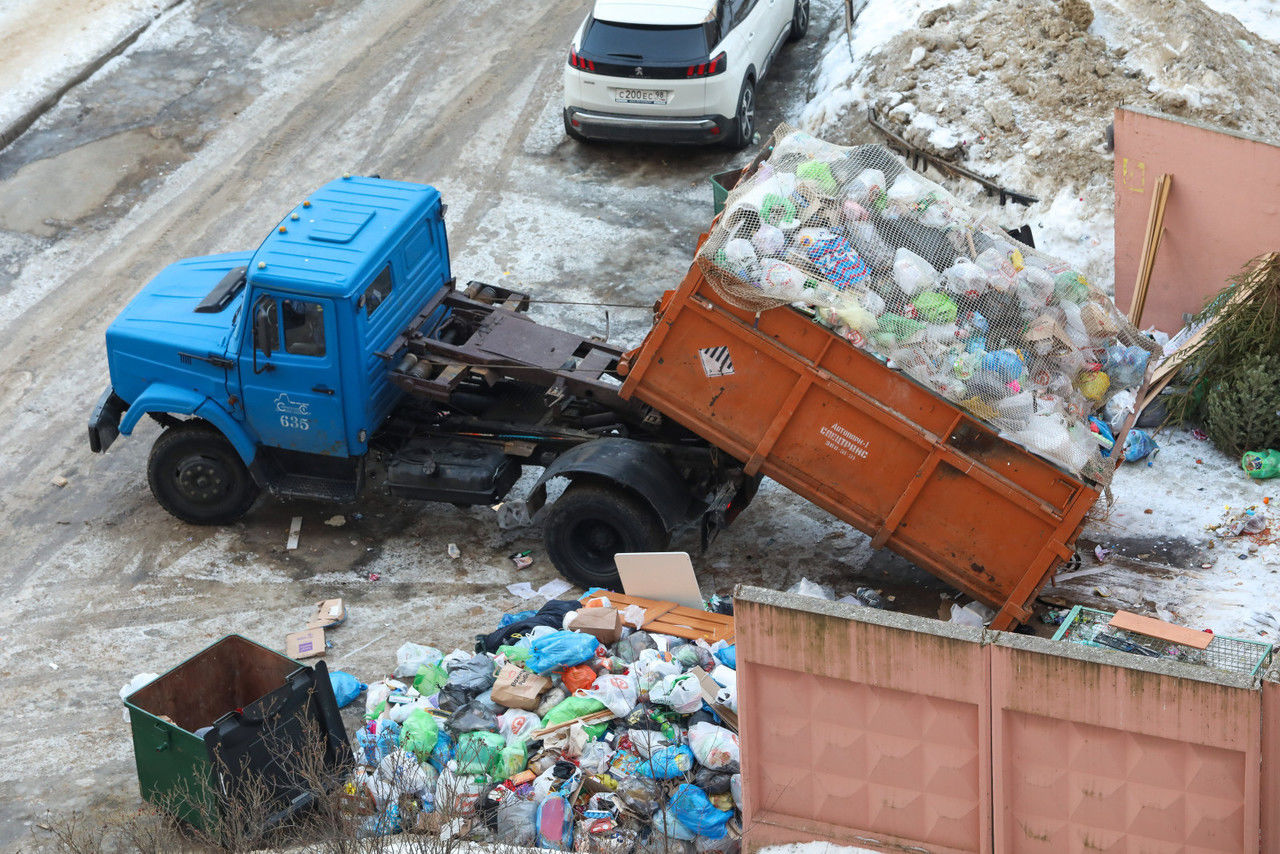 Количество жалоб на вывоз мусора в Санкт-Петербурге уменьшилось на 15% в  2023 году