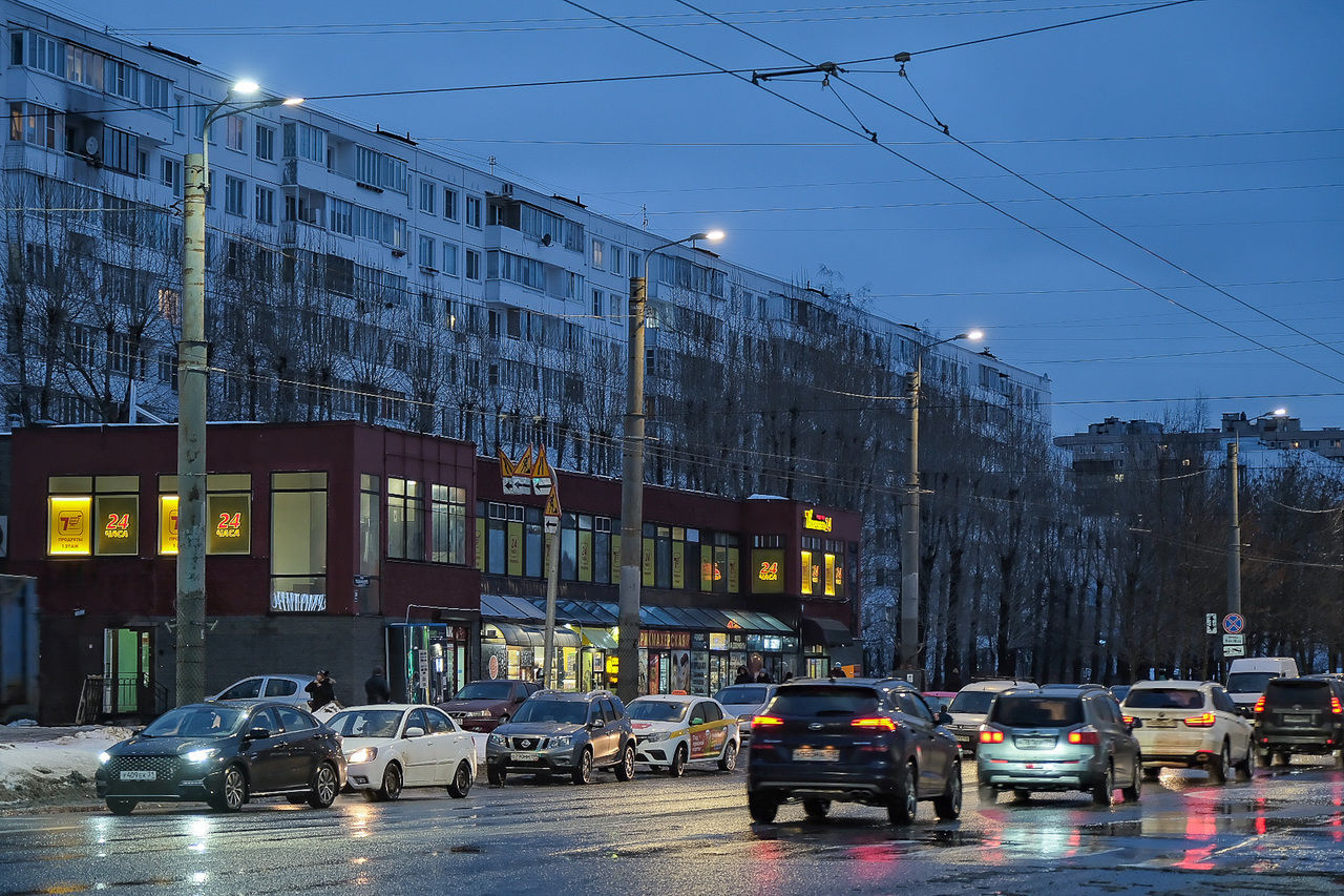 На улице Подвойского модернизировали систему освещения