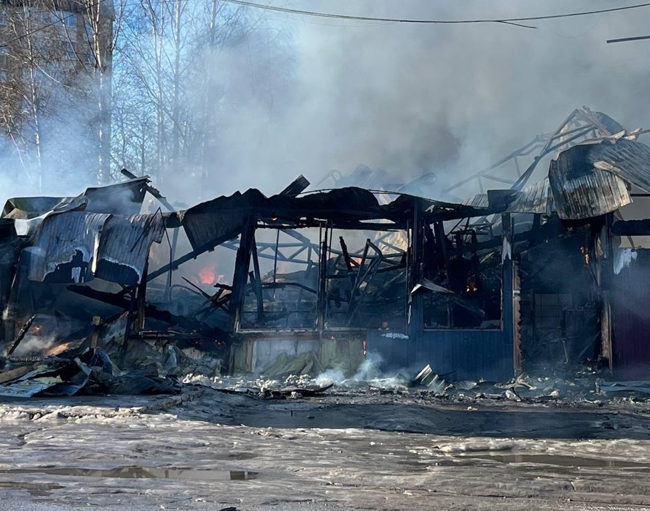 Газовый баллон взорвался при пожаре в автосервисе в Буграх