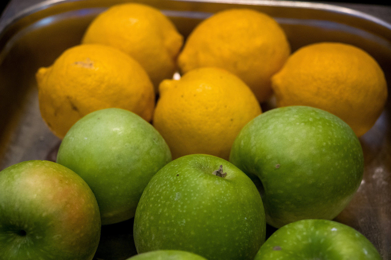 Специалисты рассказали, как вода с лимоном влияет на похудение