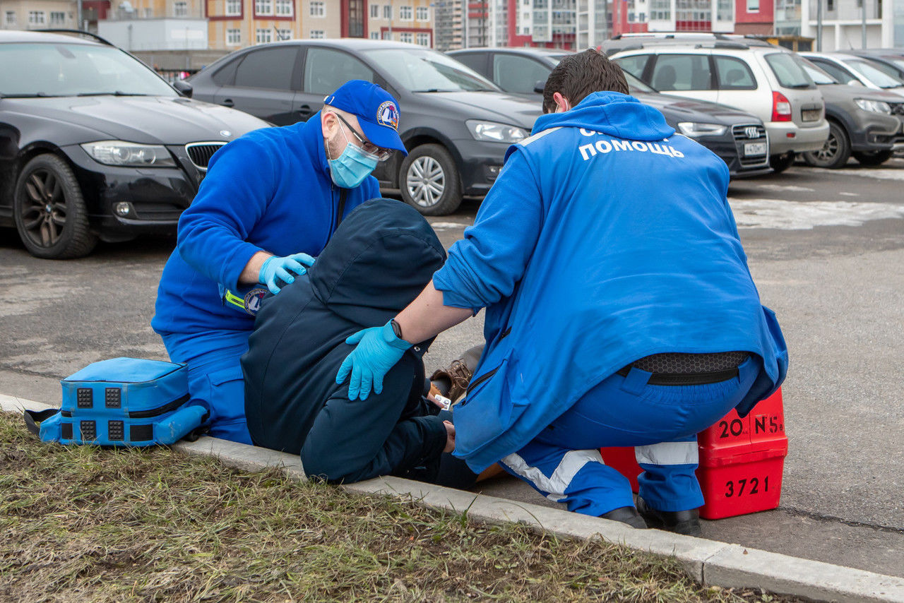 Врачи скорой помощи исполнили песню в честь юбилея - видео | 07.03.2024 |  Санкт-Петербург - БезФормата