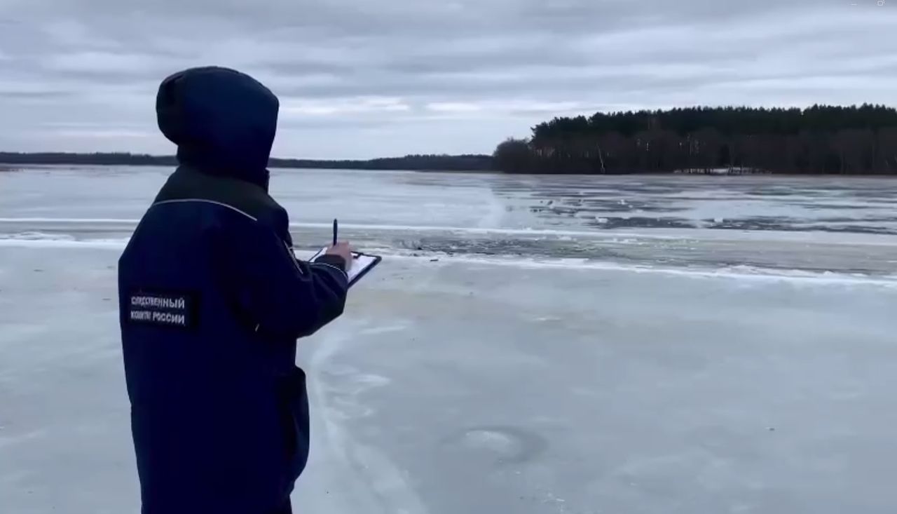 Водолазы вытащили тело водителя из озера Сяберо в Ленобласти | 13.03.2024 |  Санкт-Петербург - БезФормата